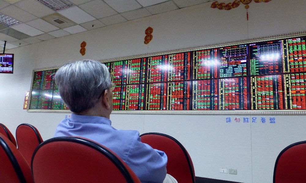 Borsa: Asia contrastata, Tokyo -0,08%