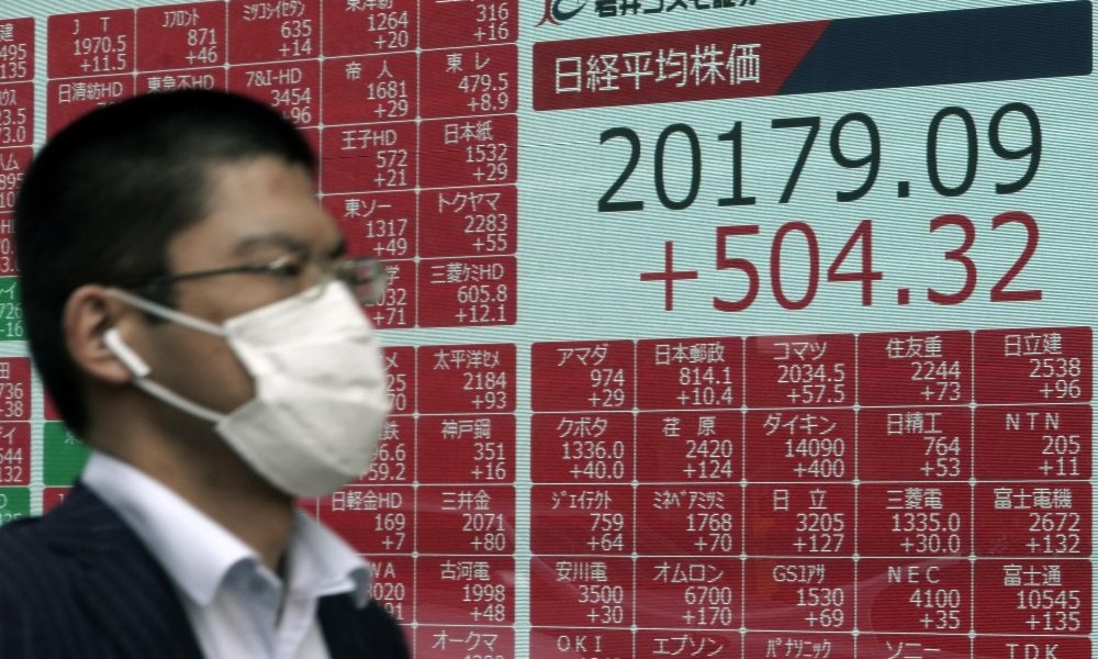 Borsa: Asia contrastata, attesa Bce e Powell, Tokyo +0,85%