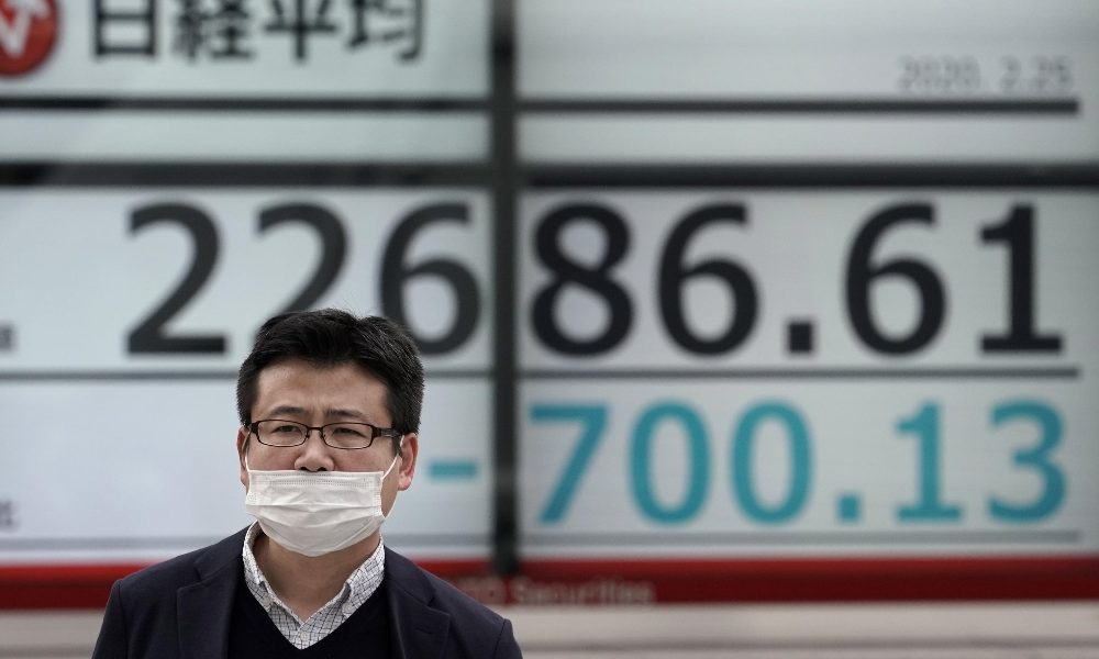 Borsa: Asia contrastata con timori Covid, bene listini Cina