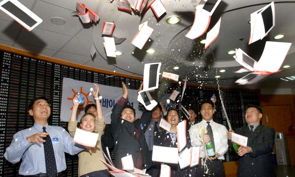 Borsa: Asia contrastata, futures Europa in rosso