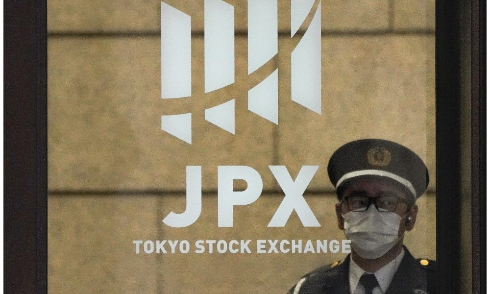 Borsa: Asia contrastata, semiconduttori in calo