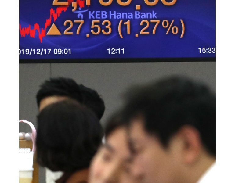 Borsa: Asia in calo, ancora giù sterlina