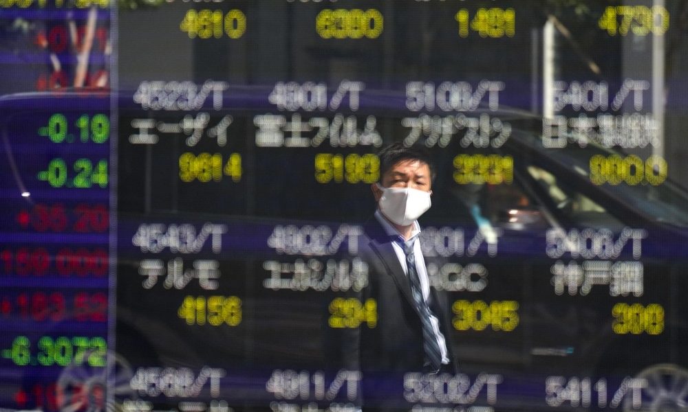 Borsa: Asia in rosso, pesano Covid e voto Usa,Tokyo -0,09%