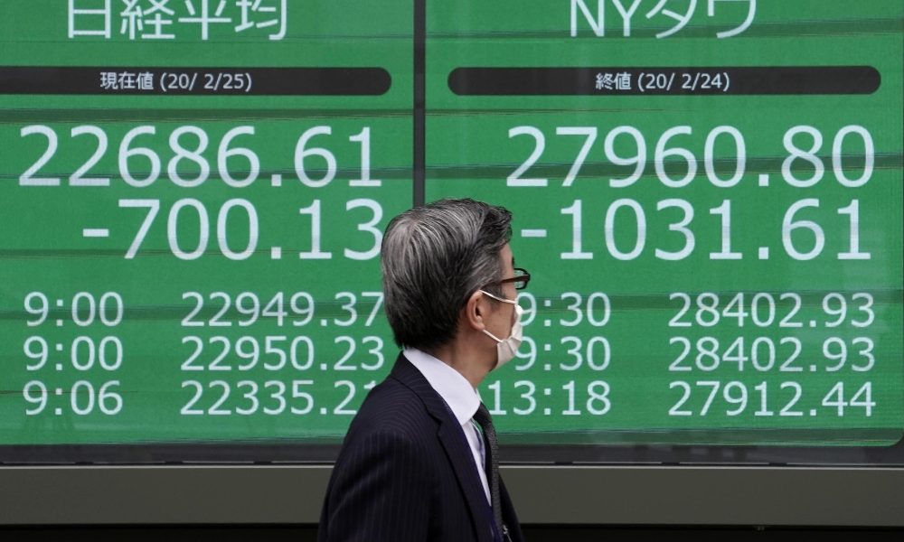 Borsa: Asia incerta, Tokyo si allinea