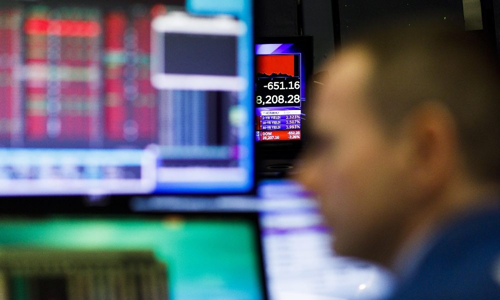Borsa: Asia ritraccia, resta prudenza