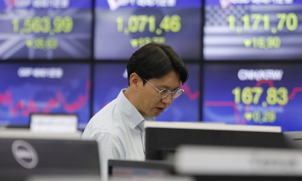 Borsa Asia tira fiato dopo il rally