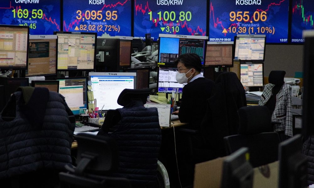 Borsa: Asia tonica con Biden, debole Cina per Covid