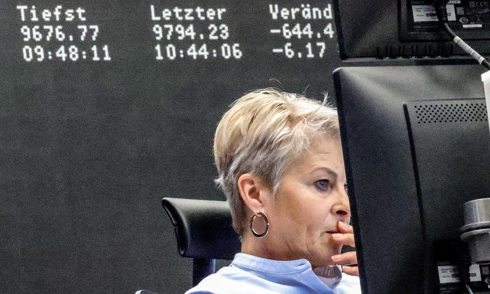 Borsa: Europa apre in calo, Francoforte -0,97%