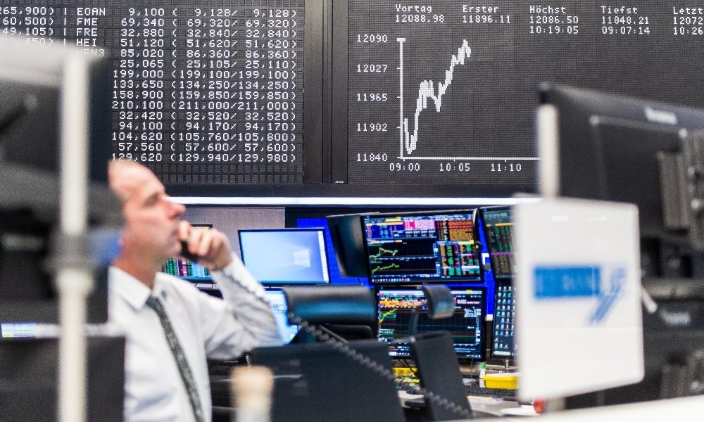 Borsa: Europa apre in rialzo, Parigi +0,23%