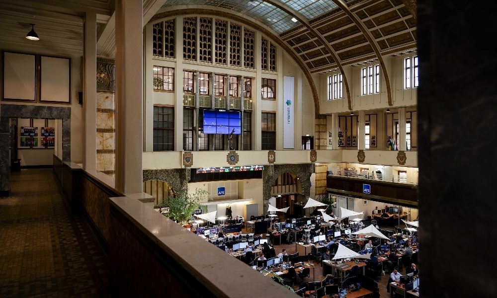 Borsa: Europa cauta dopo Pil e sussidi Usa, Milano +0,5