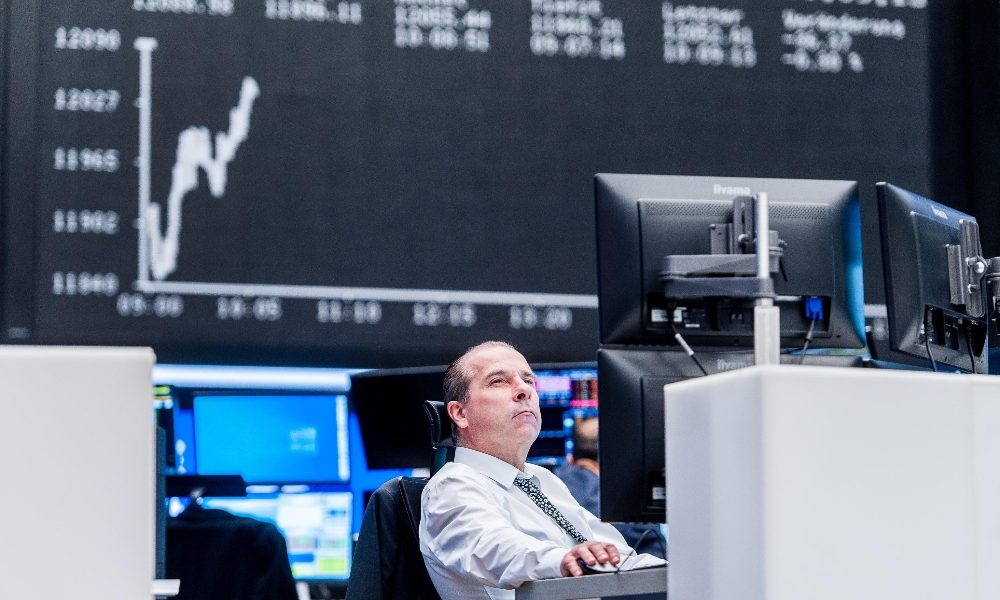 Borsa: Europa cauta, future Wall Street in rialzo