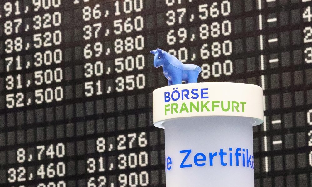 Borsa: Europa chiude in rialzo, Londra festeggia la Brexit