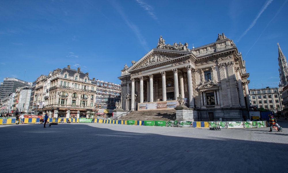 Borsa: Europa chiude positiva, Parigi +0,42%
