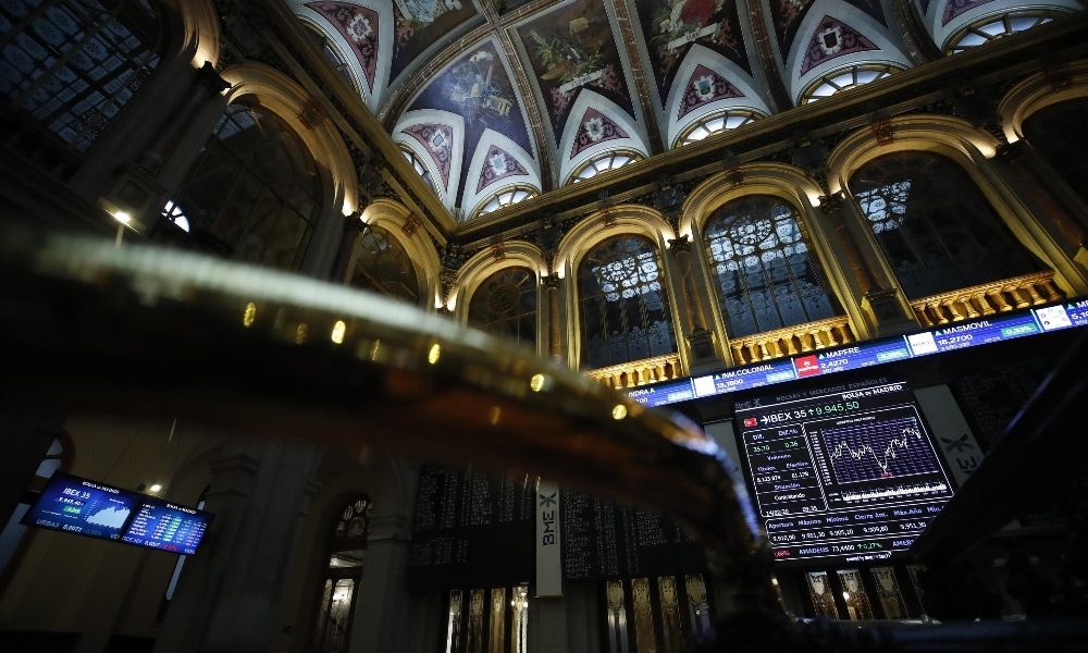 Borsa: Europa debole con frenata Pil