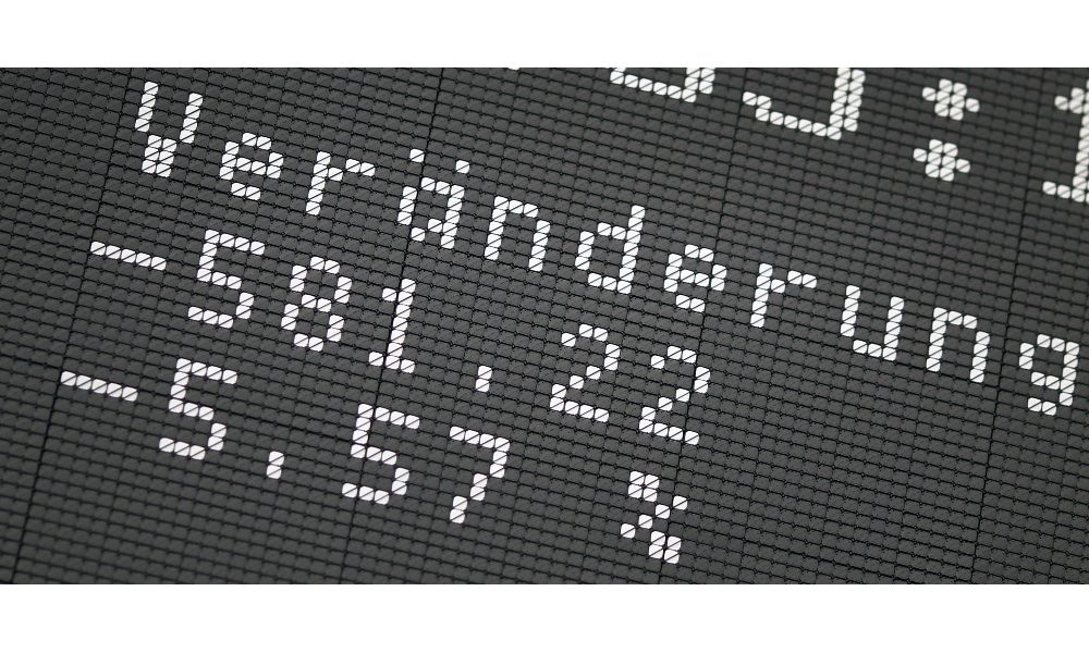 Borsa: Europa giù, pesa Covid, Francoforte -2%, Milano -0,6%