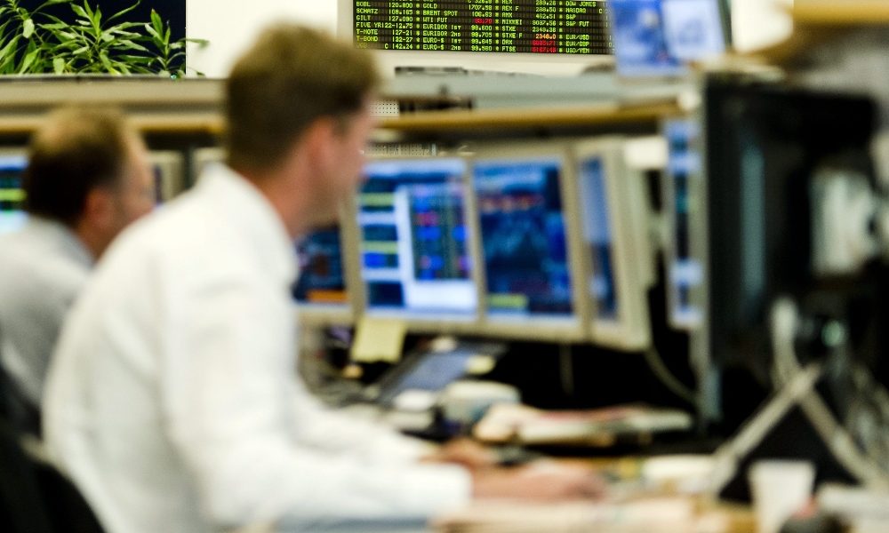 Borsa: Europa incerta, Milano -0,4%