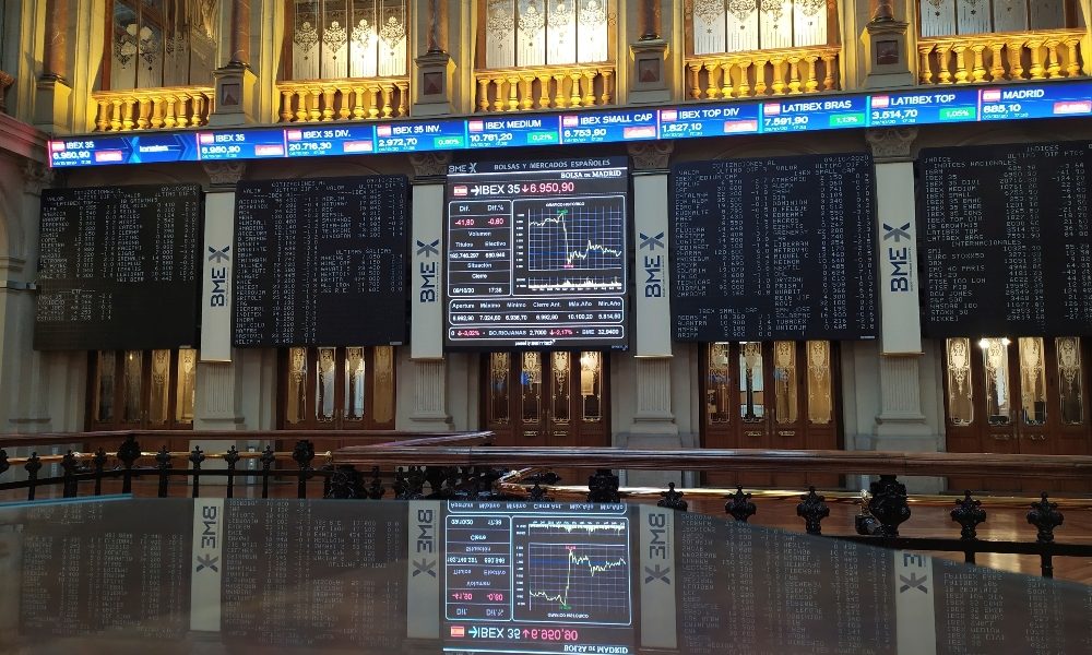 Borsa: Europa incerta, bene banche e auto, non petroliferi