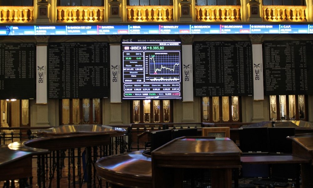 Borsa: Europa negativa con future Usa, con pandemia sullo sfondo
