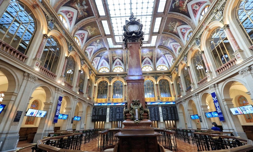 Borsa: Europa parità, future WS negativi