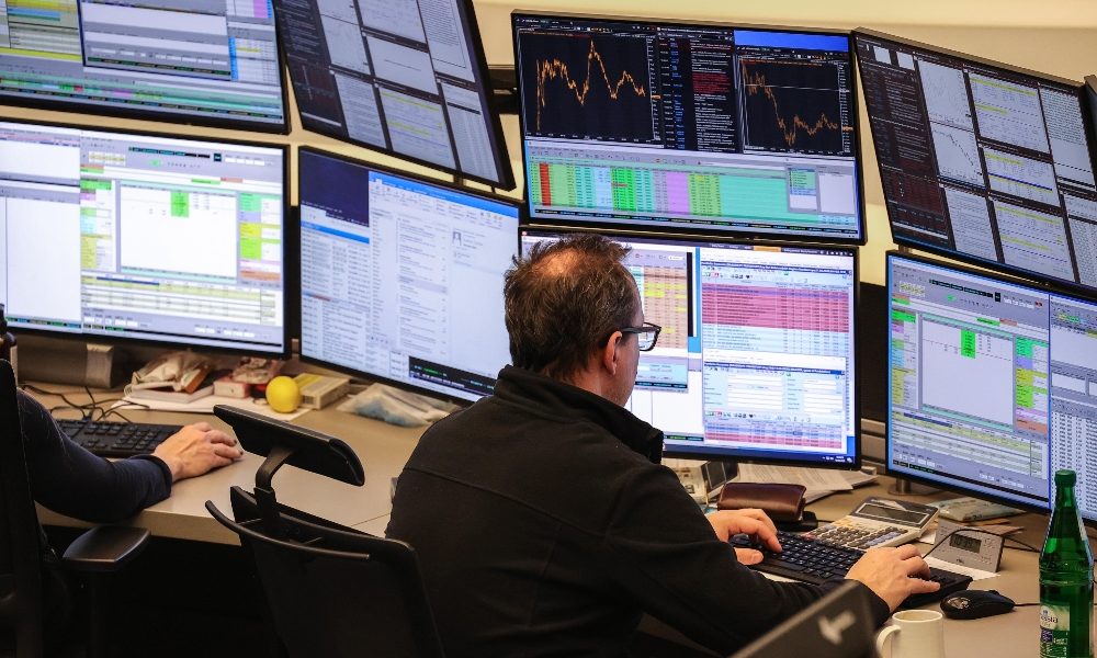 Borsa: Europa peggiora, Milano -0,6%
