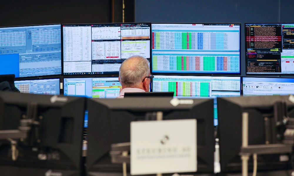 Borsa: Europa rallenta, Milano -0,4%