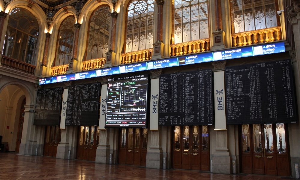 Borsa: Europa rallenta, Usa attendono discorso Powell