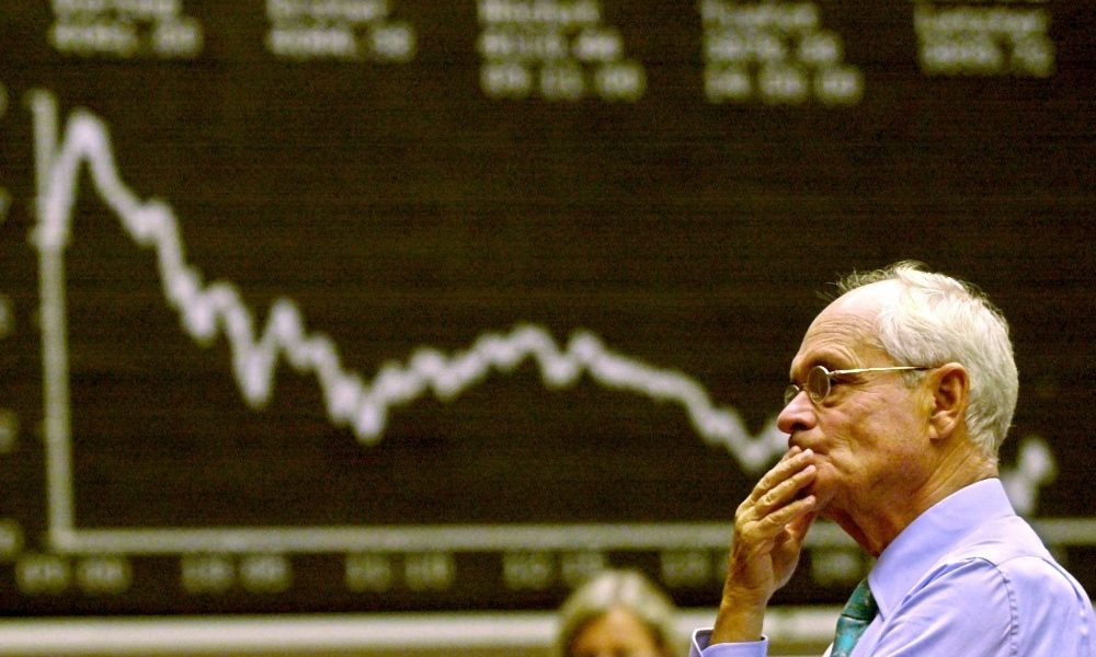 Borsa: Europa resta pesante