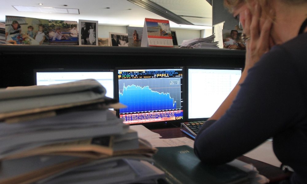 Borsa: Europa riduce il calo