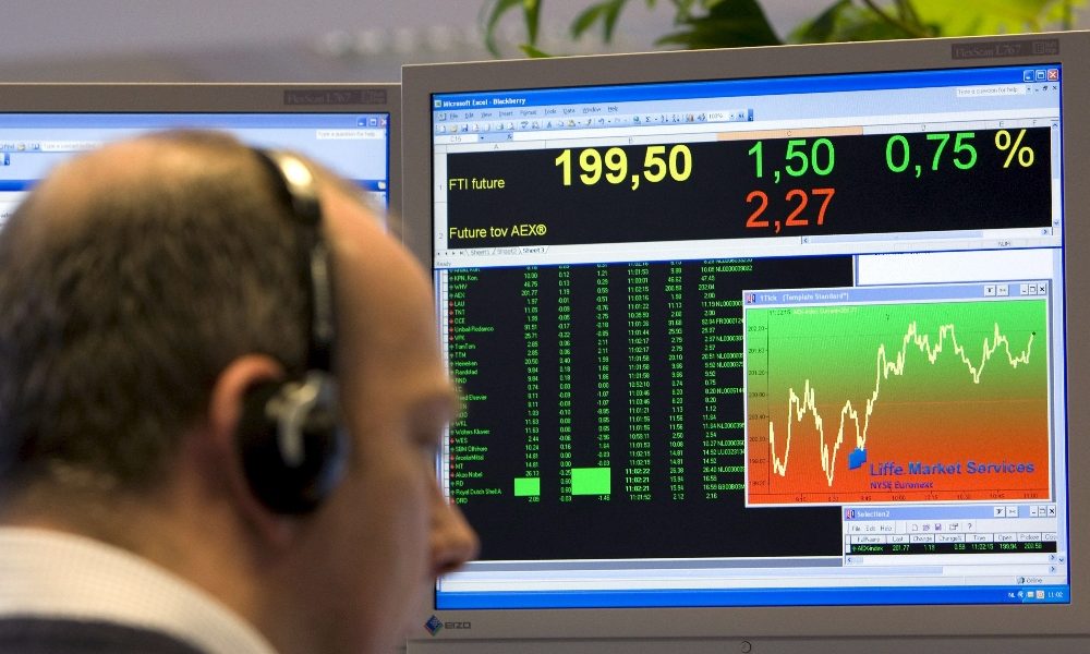 Borsa: Europa sale, Milano in parità