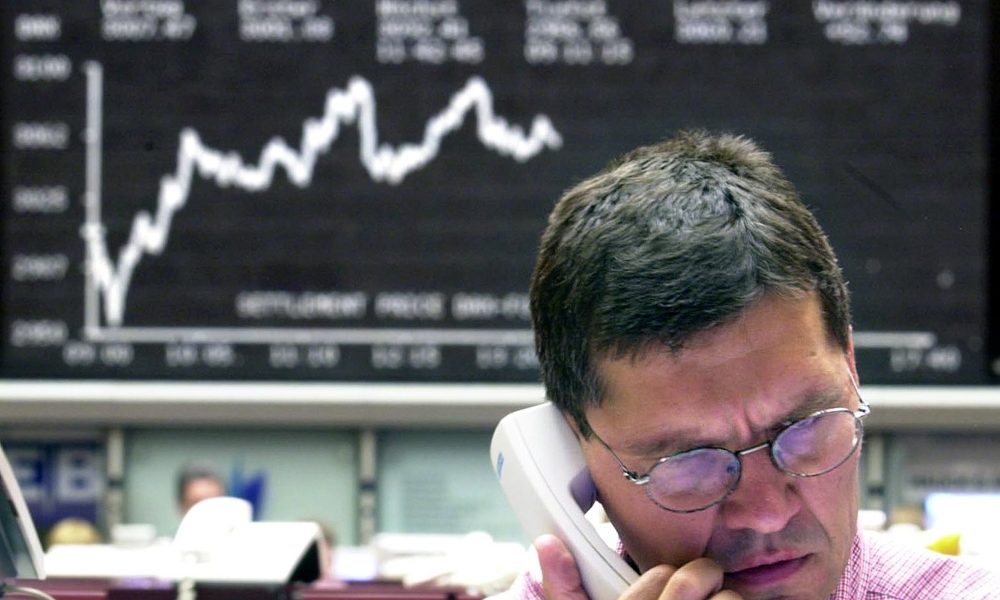 Borsa: Europa scivola in chiusura, Parigi -2,11%