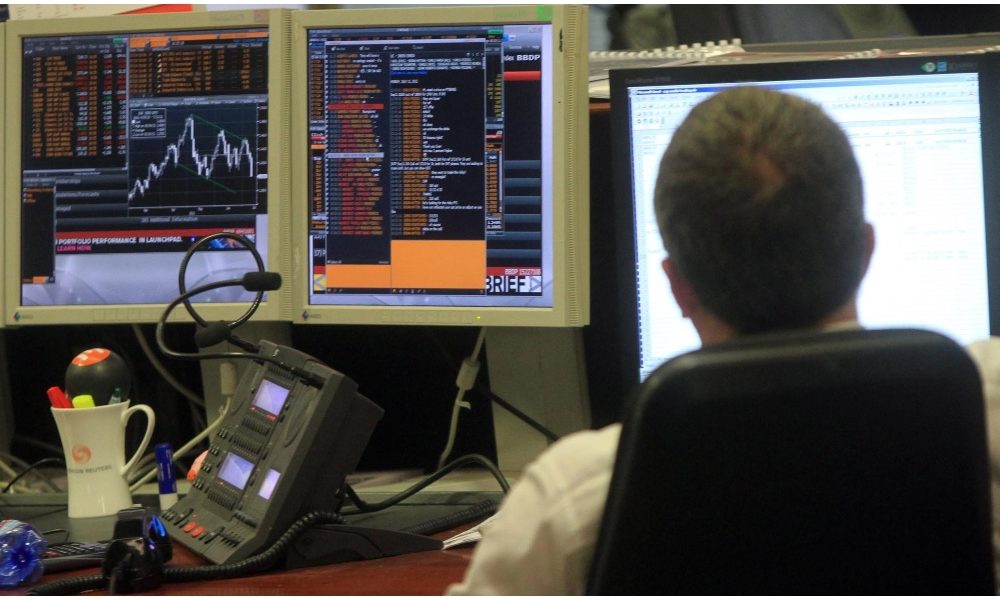Borsa: Europa soffre con timori virus, Milano -3,2%