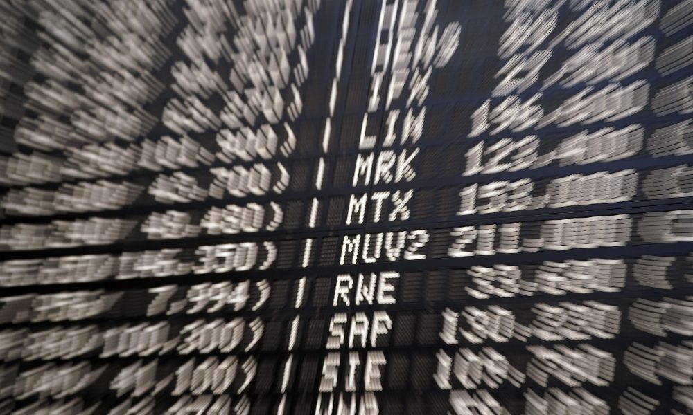 Borsa: Europa vira in calo. Cede Milano (-0,68%)