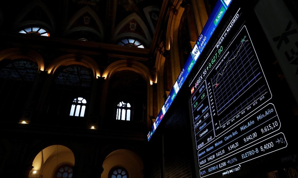 Borsa Hong Kong apre a -0,44%
