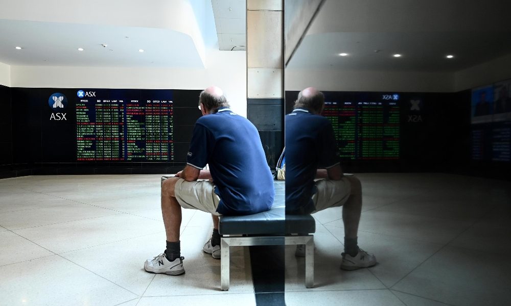 Borsa: Hong Kong debole, apre a -0,44%