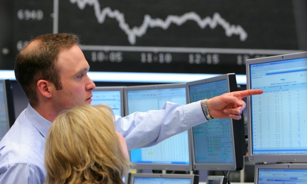 Borsa: Milano +2,7% dopo parole Draghi