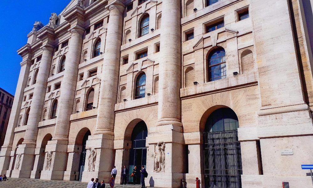 Borsa Milano allunga (+0,55%) con banche