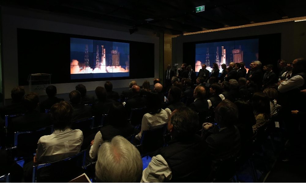 Borsa: Milano azzera calo con Tim e Nexi