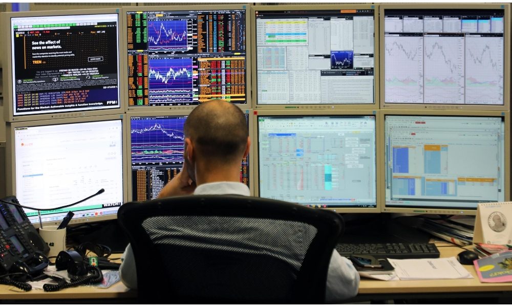 Borsa: Milano chiude fiacca con le banche, tonica Atlantia