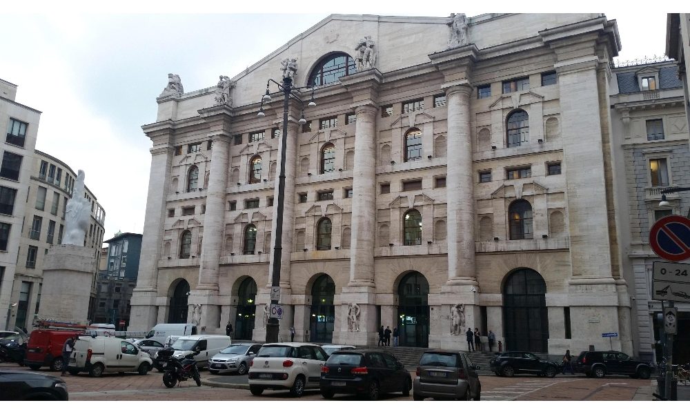 Borsa: Milano chiude in calo, -0,5%