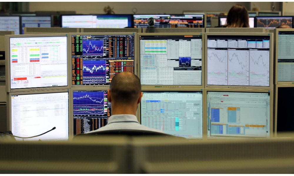 Borsa: Milano chiude in lieve rialzo, +0,27%