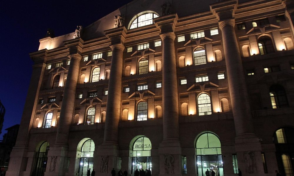 Borsa: Milano chiude in rialzo (+0,85%), bene Banco Bpm ed Eni