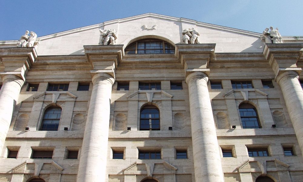 Borsa: Milano chiude in rialzo, +1,06%