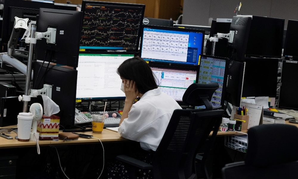 Borsa: Milano chiude in rialzo, Ftse Mib +0,9%
