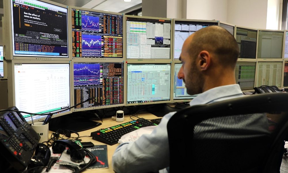 Borsa: Milano chiude in ribasso (-1,2%)