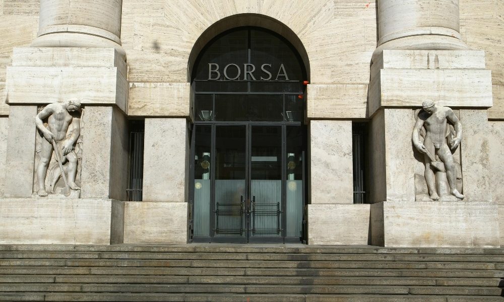 Borsa Milano giù con Atlantia, ok Nexi