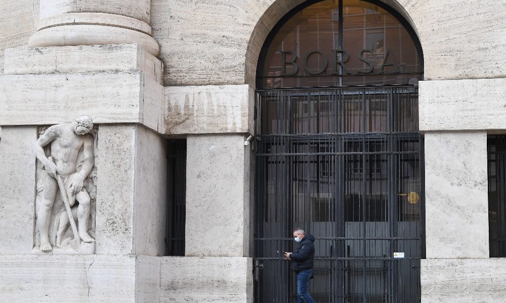 Borsa: Milano prosegue positiva (+0,31%), debole Atlantia