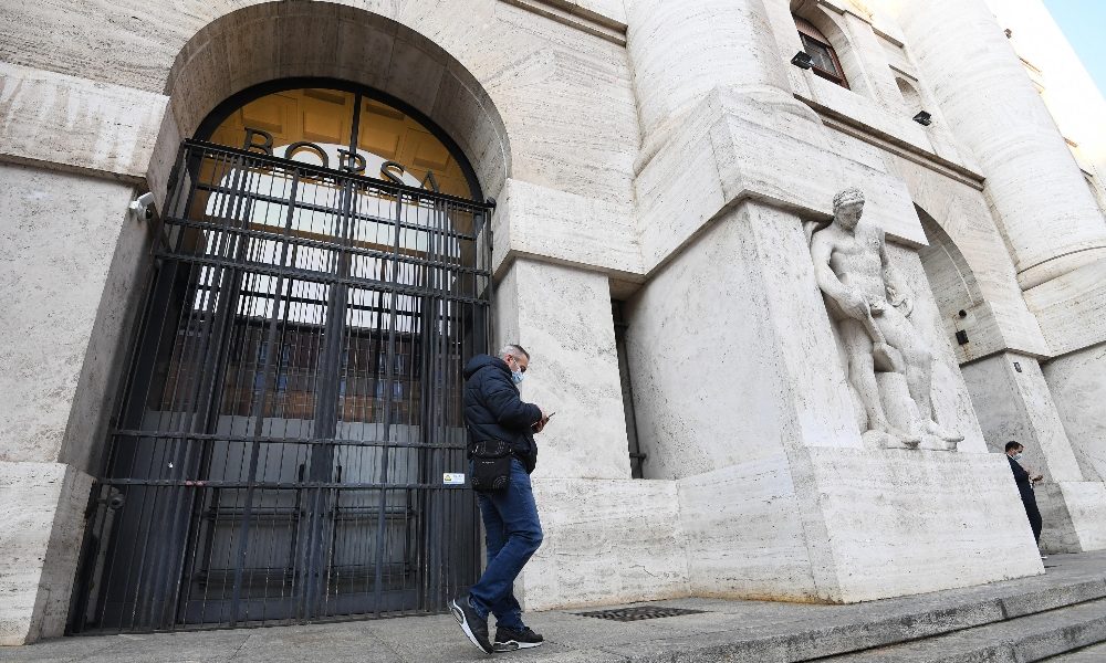Borsa: Milano riduce calo a -0,26% sostenuta da Stm e Nexi
