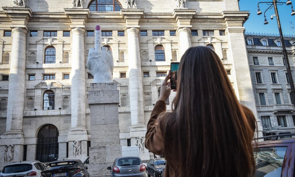 Borsa: Milano sale (+0,4%), bene Banco e Bper, giù Diasorin