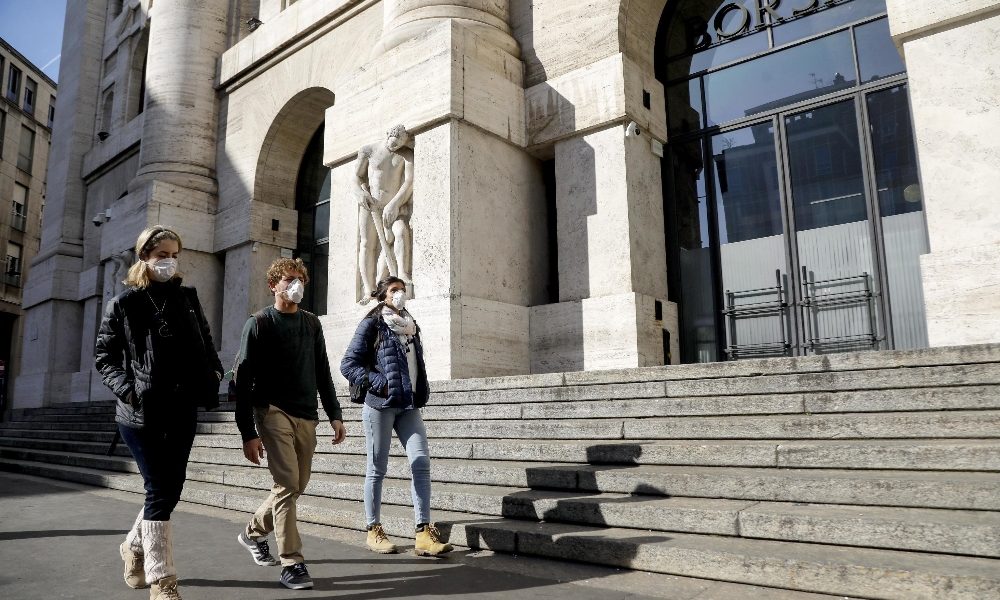 Borsa: Milano scivola (-1%) con Tenaris, Leonardo e Atlantia