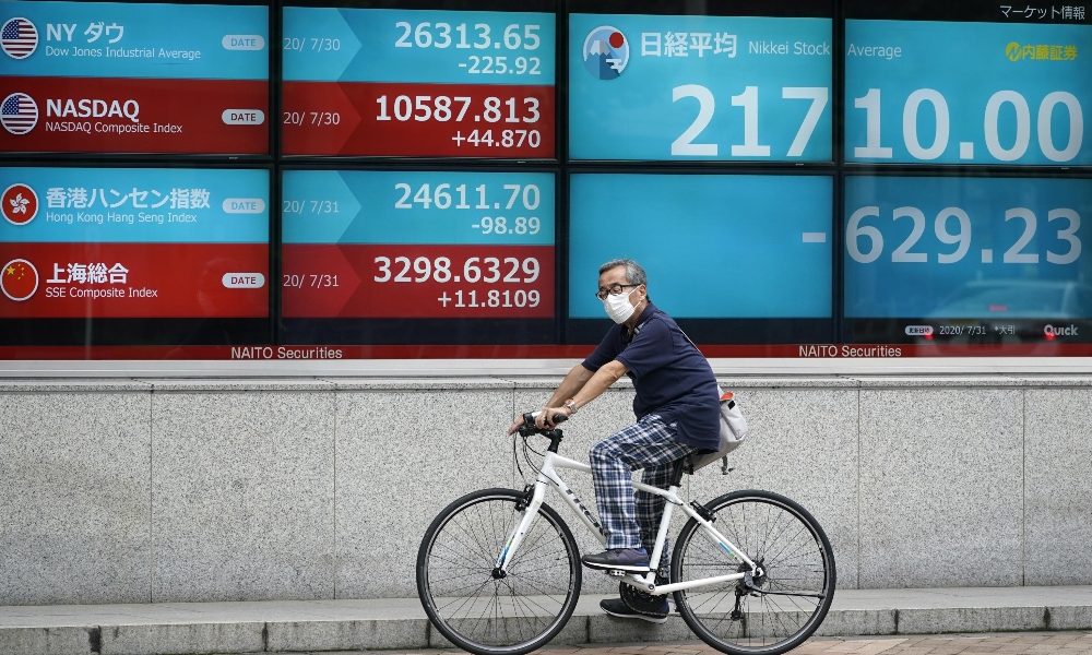 Borsa, Tokyo: apertura in lieve calo